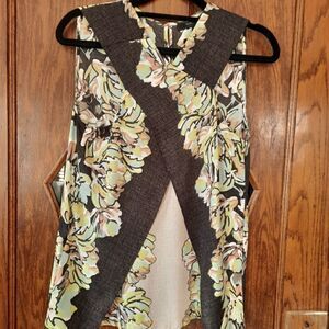 NWT BCBG MaxAzria Tulip Top